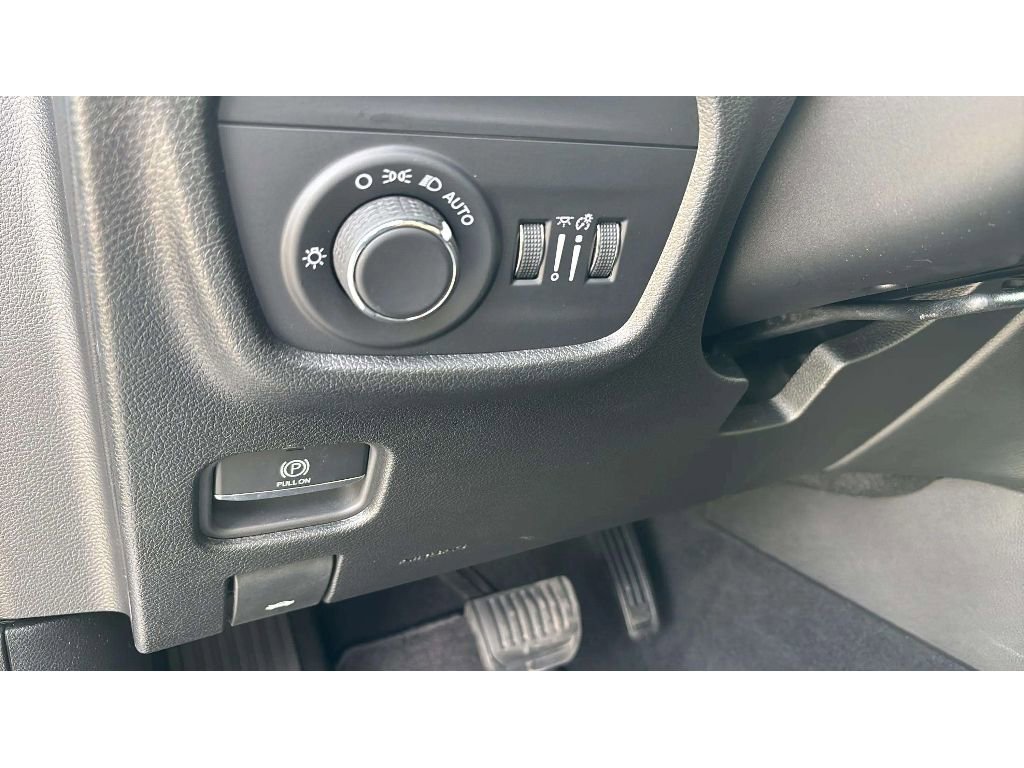 Used 2024 Jeep Grand Cherokee Laredo image 19