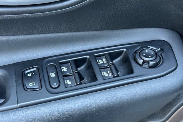 Used 2023 Jeep Renegade Latitude AWD/4WD image 12