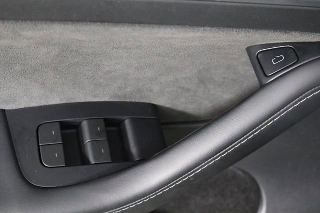 Used 2023 Tesla Model Y Long Range image 19