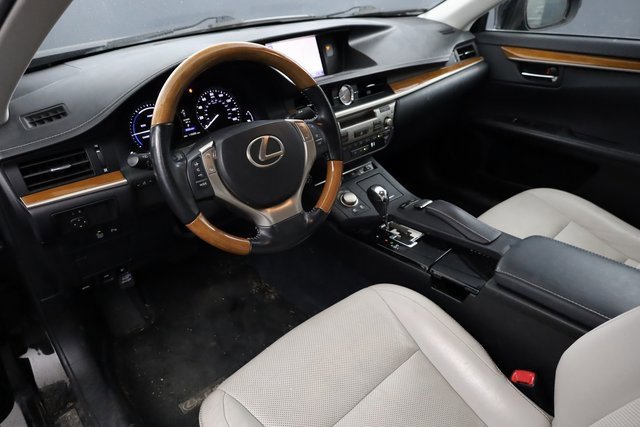 Used 2014 Lexus ES 300h w/ Luxury Package w/Bamboo Trim image 10