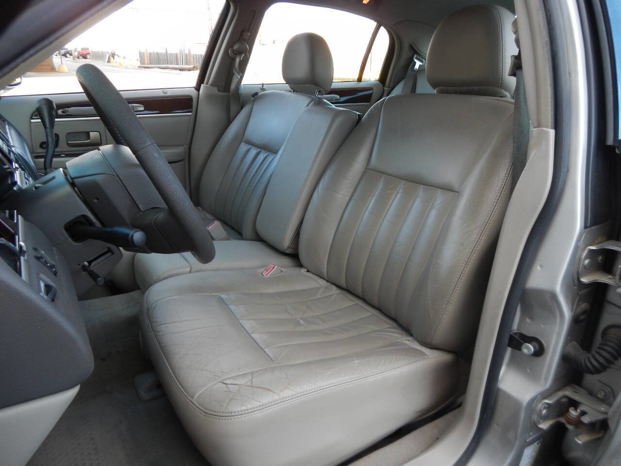 Used 2007 Lincoln Town Car Signature image 27