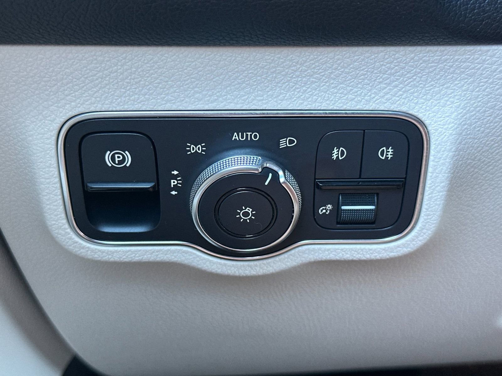 Certified 2022 Mercedes-Benz GLB 250 image 30