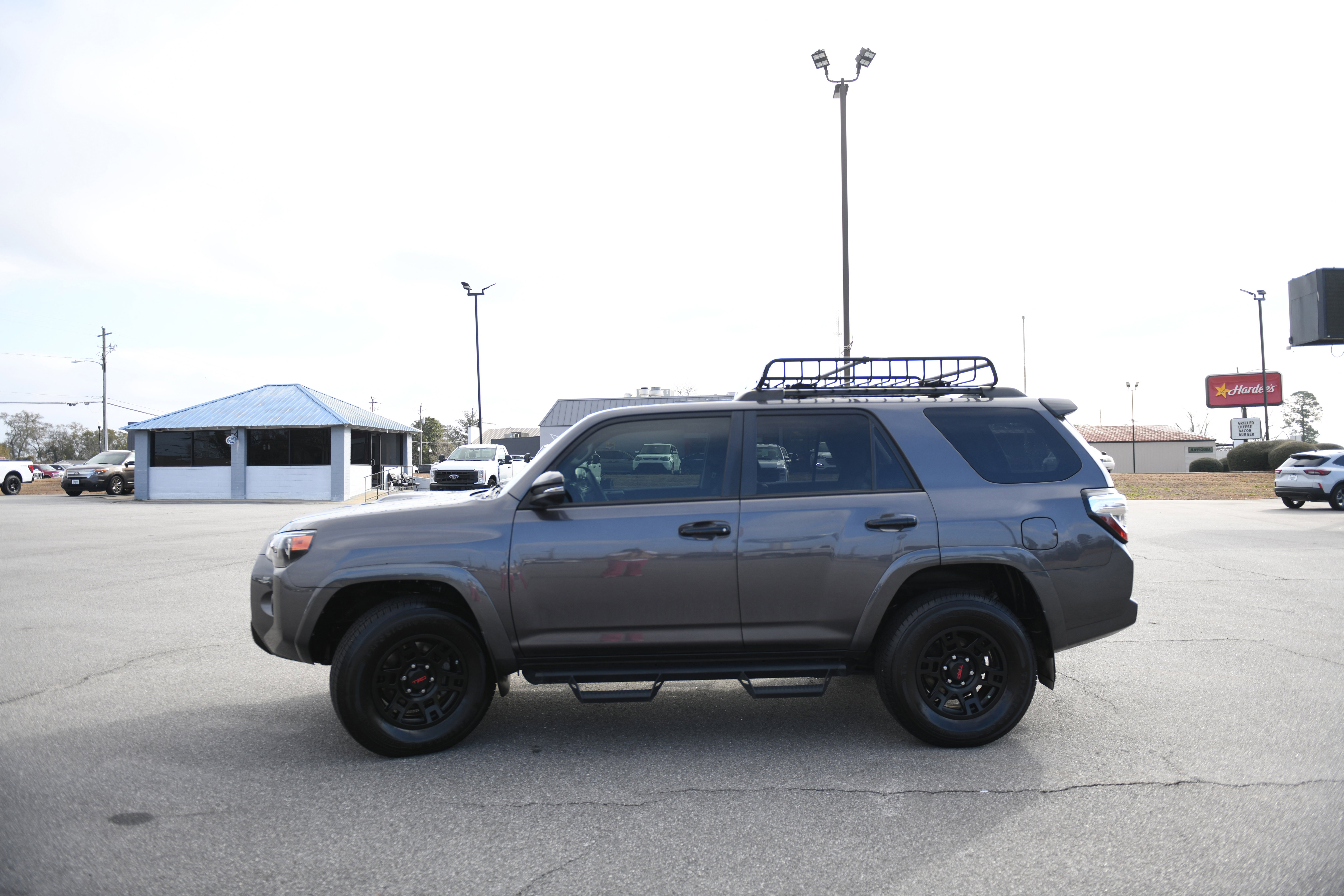 Used 2021 Toyota 4Runner Venture w/ Moonroof Package image 9