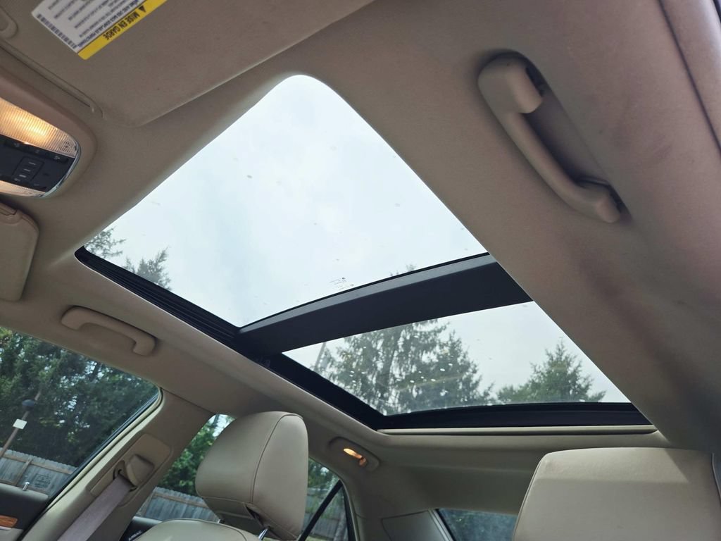 Used 2013 Chrysler 300 C RWD image 9