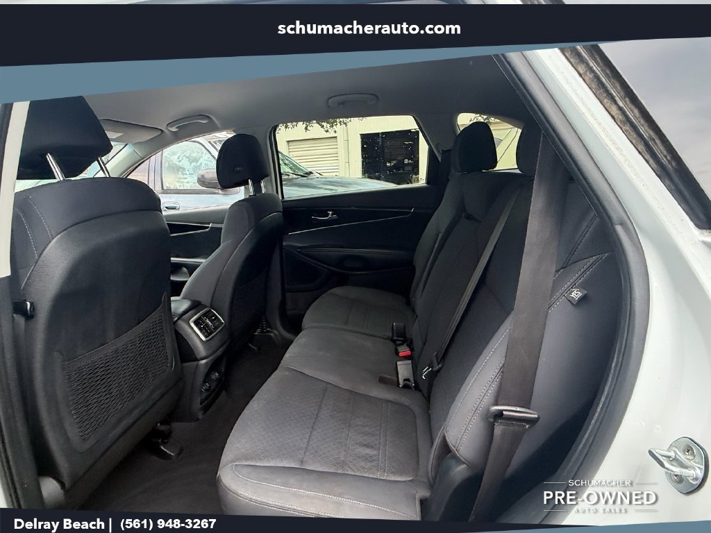 Used 2017 Kia Sorento LX FWD image 12