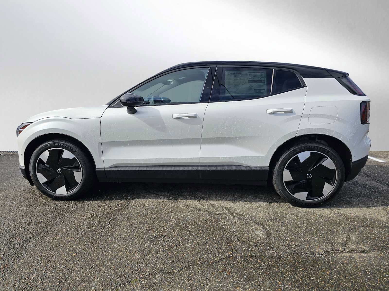 New 2025 Volvo EX30 Ultra w/ Protection Package Premier AWD/4WD image 6