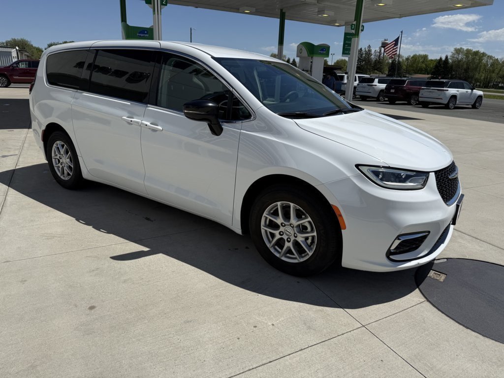 Used 2024 Chrysler Pacifica Touring-L