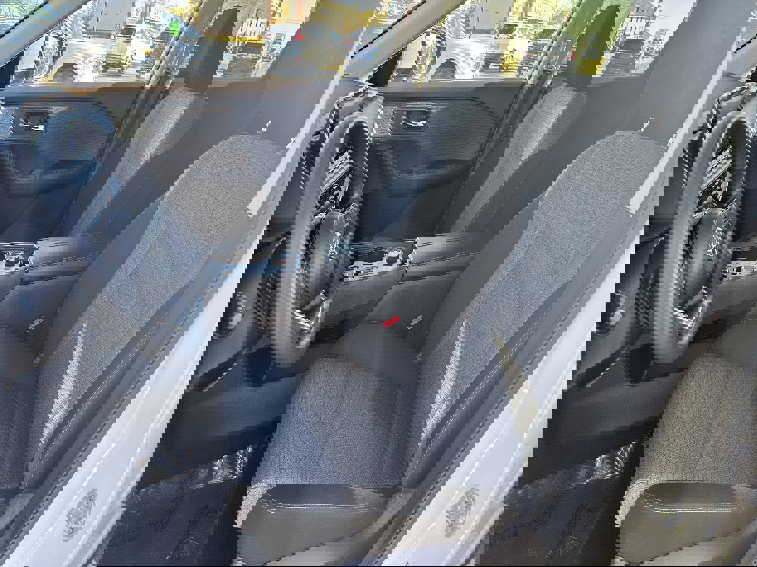 Used 2023 Nissan Rogue SV image 5