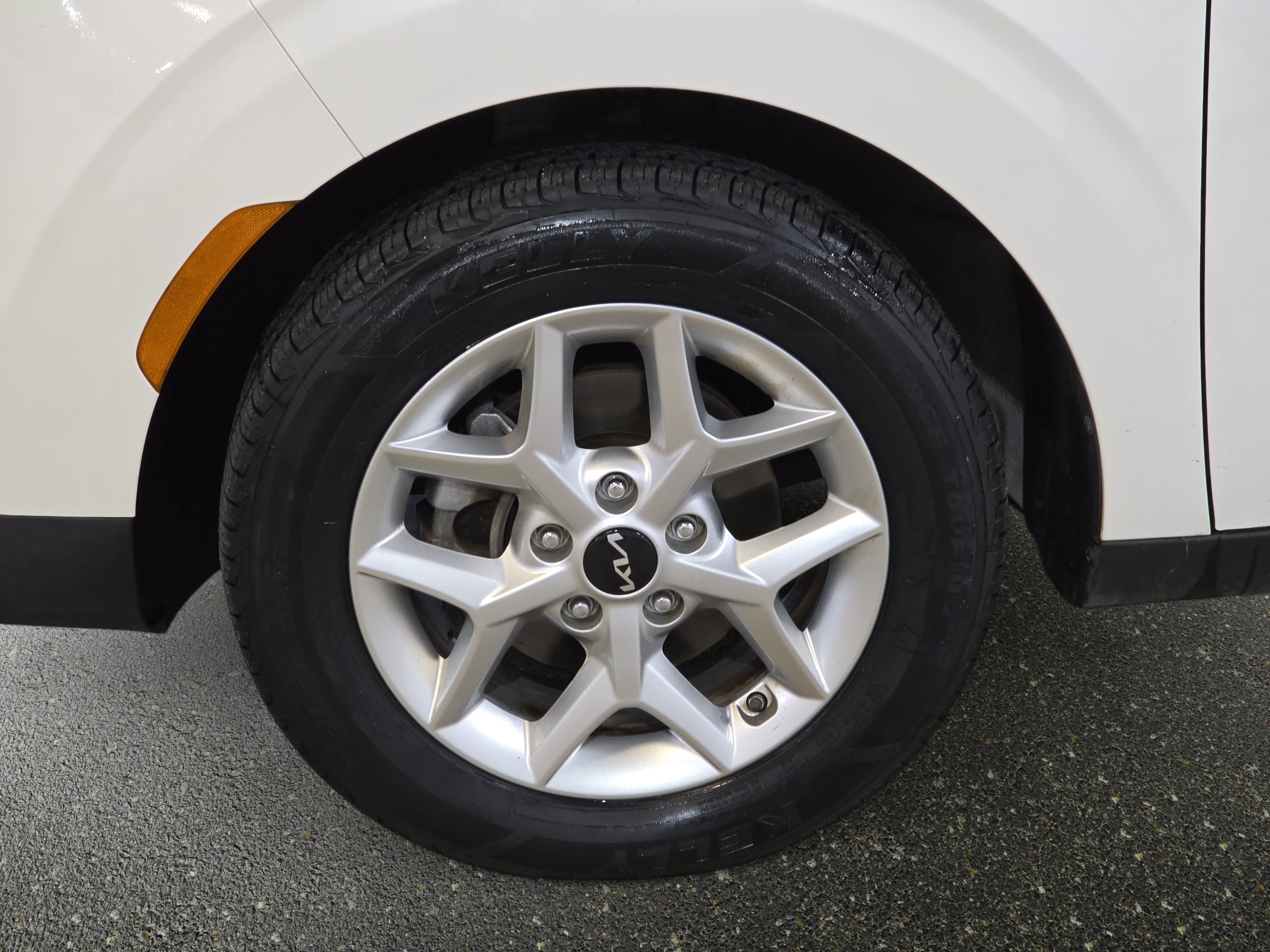 Used 2023 Kia Soul LX w/ LX Technology Package FWD image 30