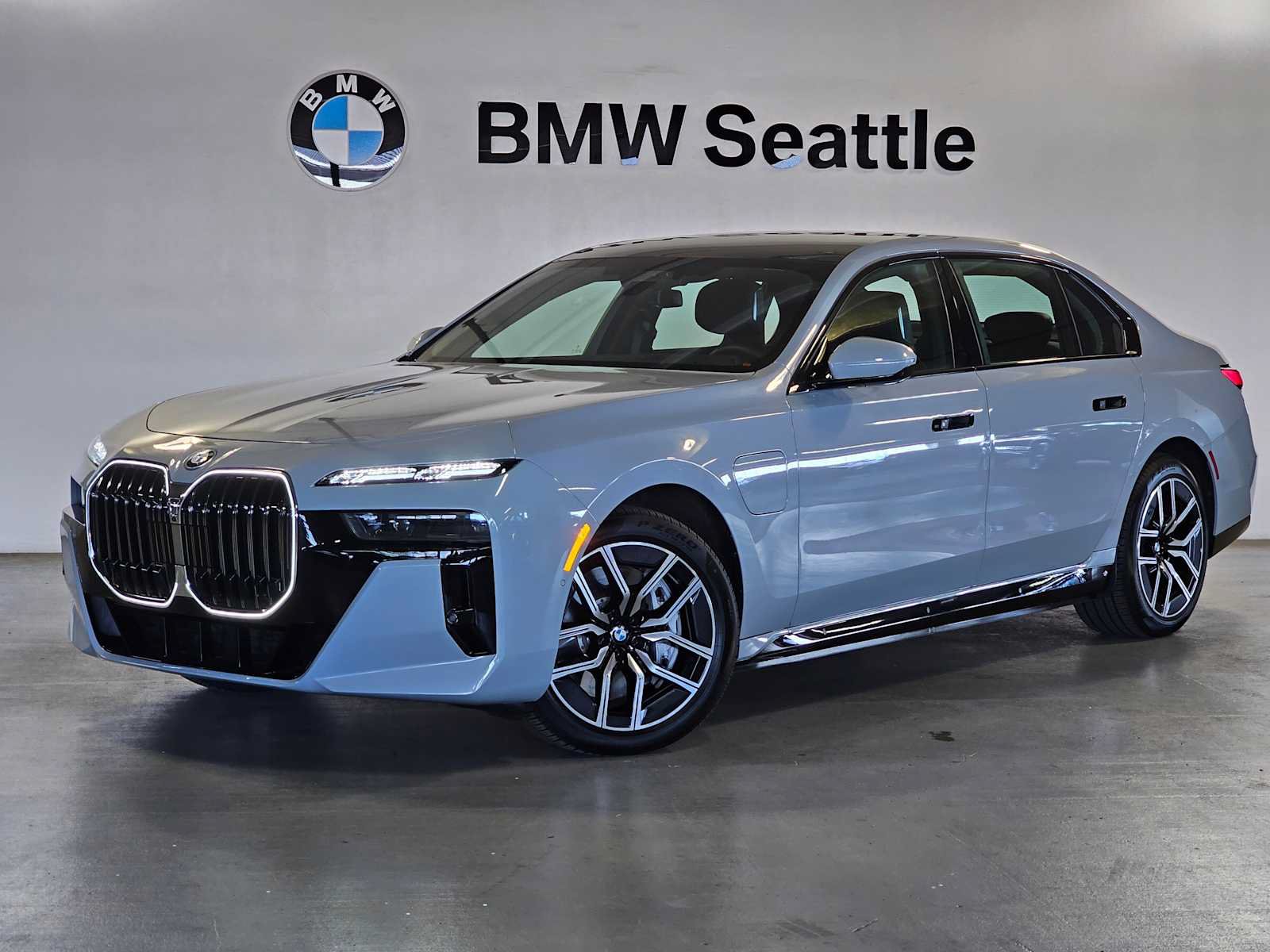 Used 2025 BMW 750e xDrive w/ Executive Package