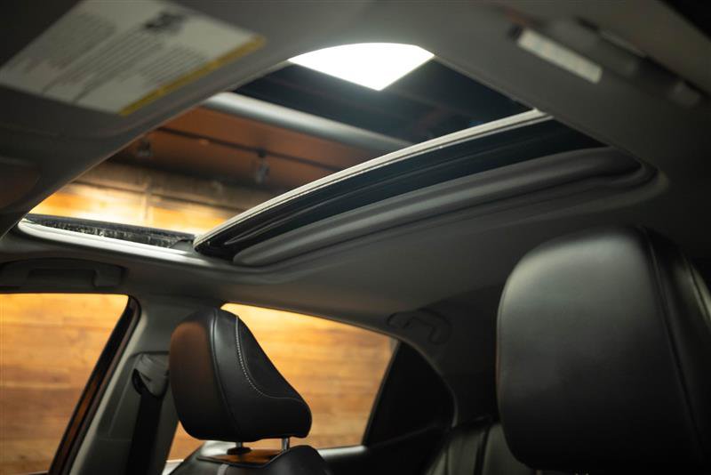 Used 2020 Toyota Camry SE w/ Carpet Mat Package FWD image 29