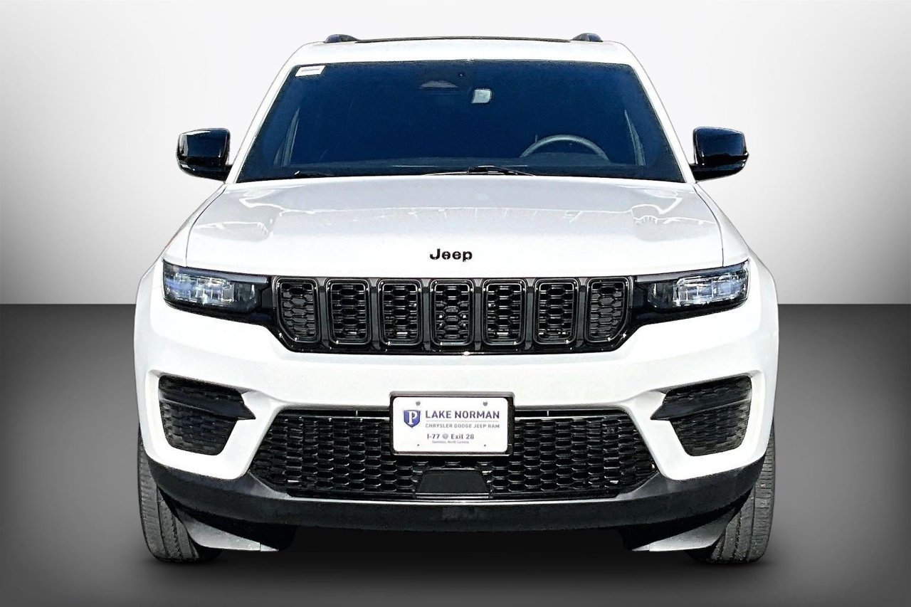 Certified 2023 Jeep Grand Cherokee Altitude AWD/4WD image 3