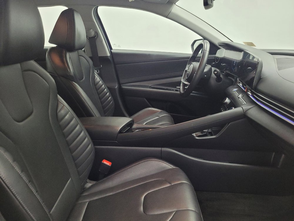 Used 2025 Hyundai Elantra Limited FWD image 21