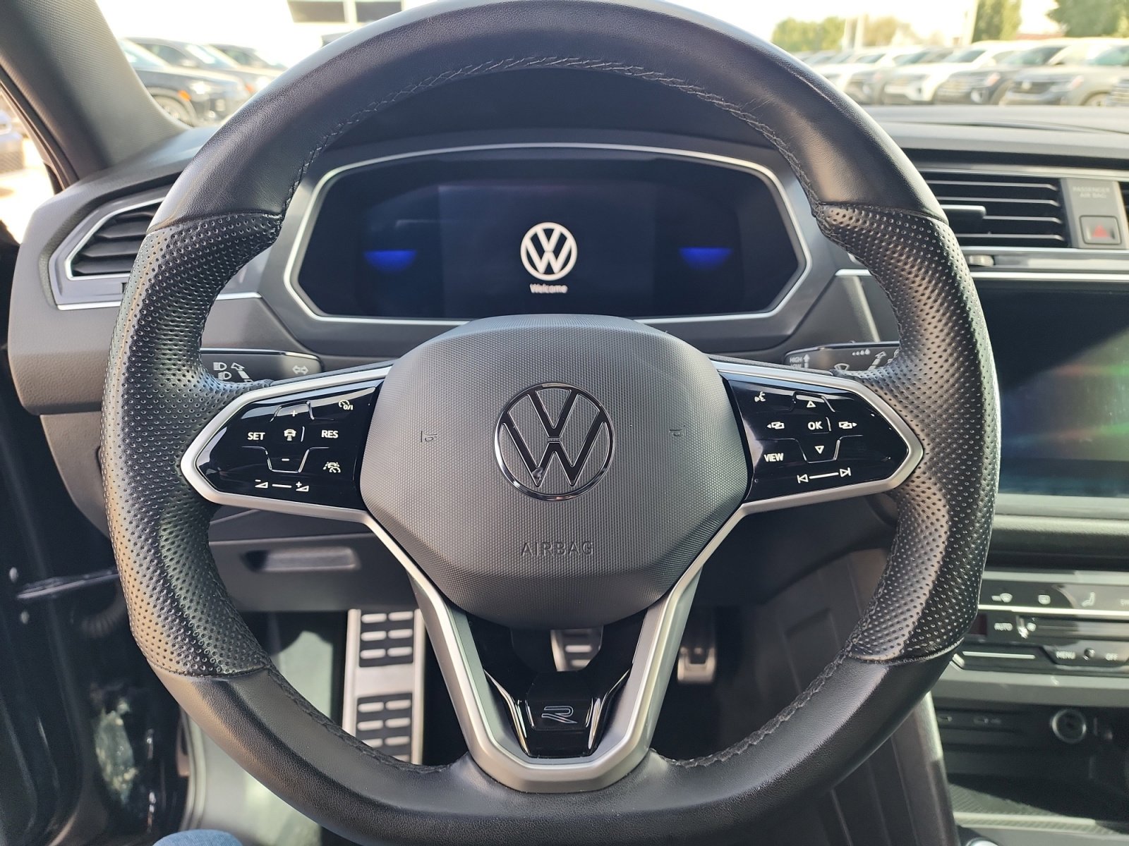 Certified 2023 Volkswagen Tiguan SE R-Line image 9