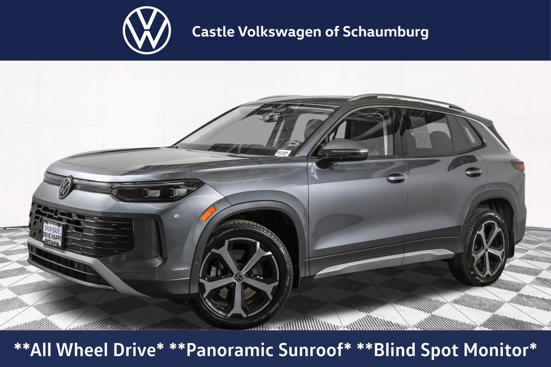 Used 2025 Volkswagen Tiguan SE w/ Panoramic Sunroof Package image 1