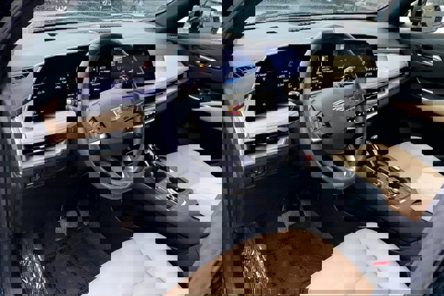 Used 2024 Cadillac XT4 Luxury w/ Cold Weather Package image 14