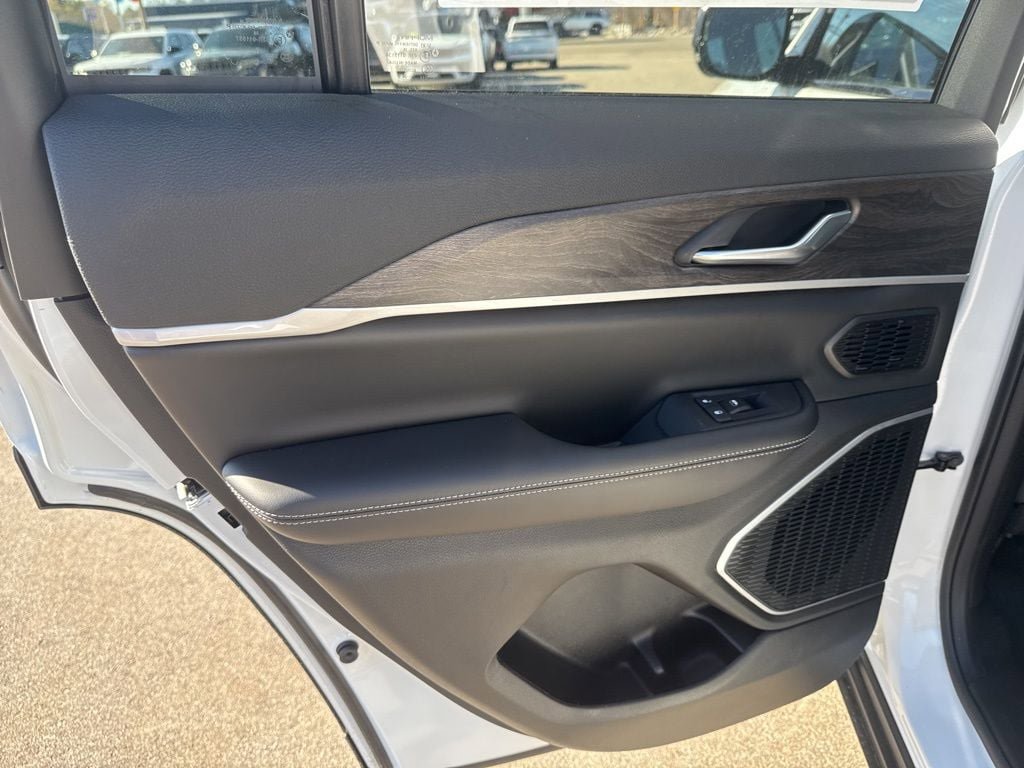 New 2026 Jeep Grand Cherokee Limited AWD/4WD image 25