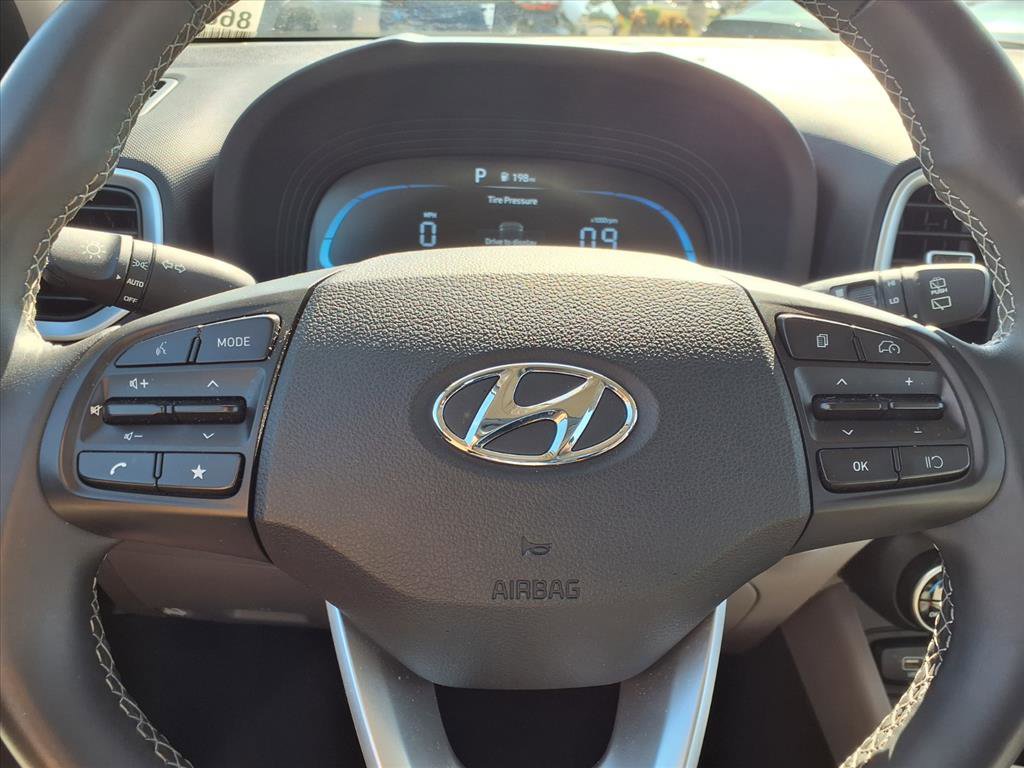 Used 2025 Hyundai Venue SEL image 13