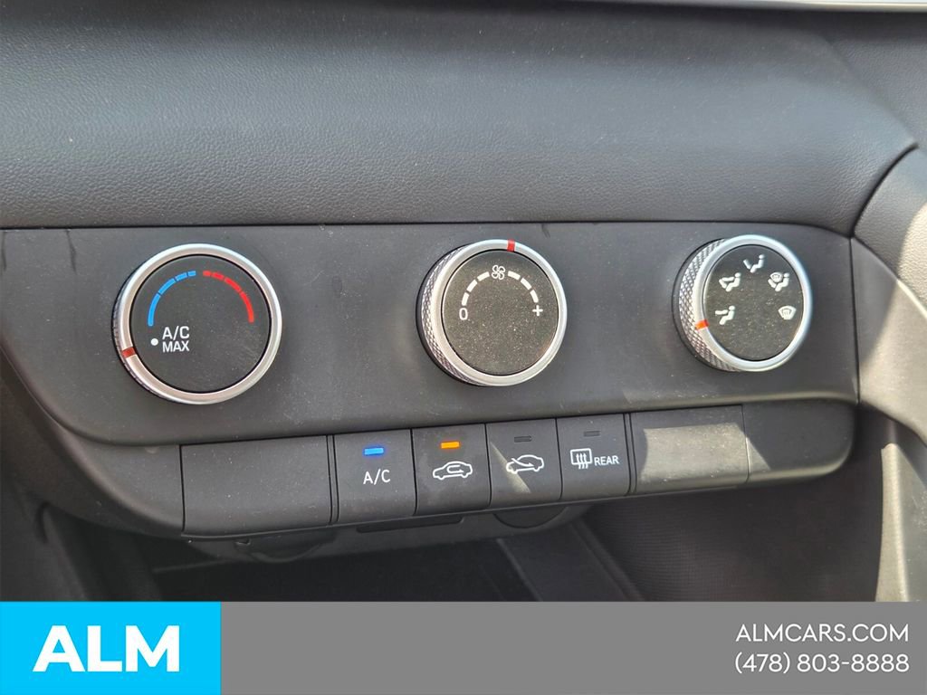 Used 2024 Hyundai Elantra SE image 21