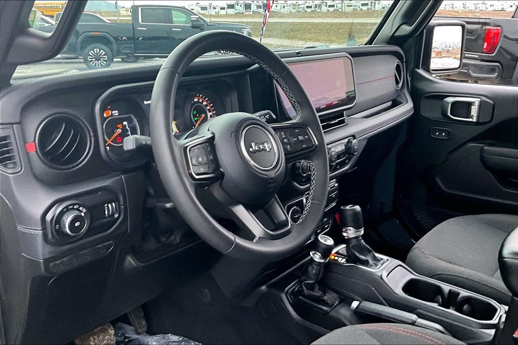 Used 2025 Jeep Wrangler Unlimited Rubicon image 14