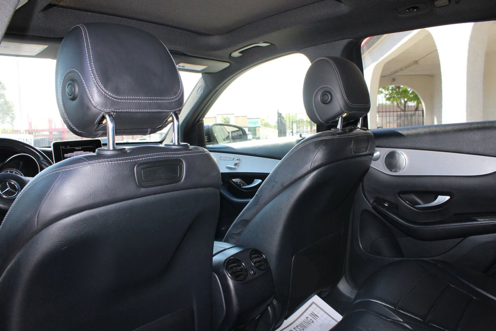 Used 2019 Mercedes-Benz GLC 300 4MATIC w/ Premium Package image 19