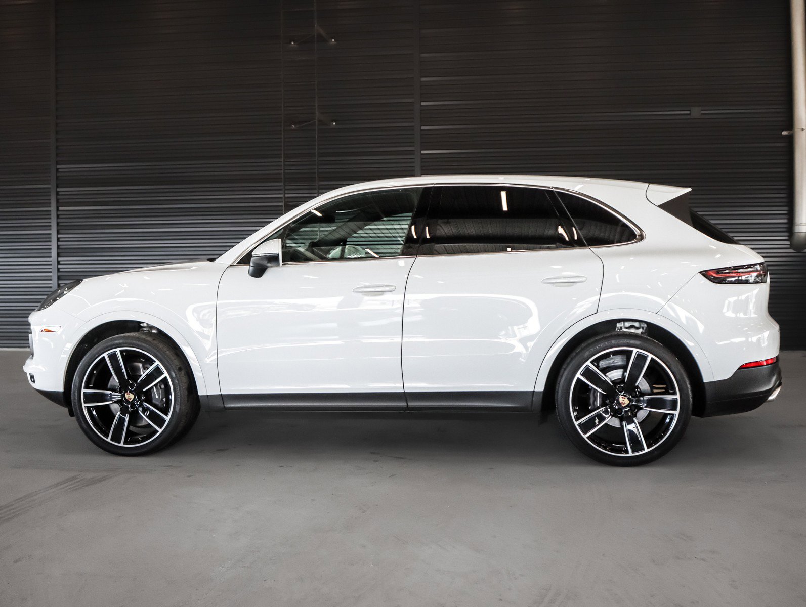 Certified 2023 Porsche Cayenne image 2