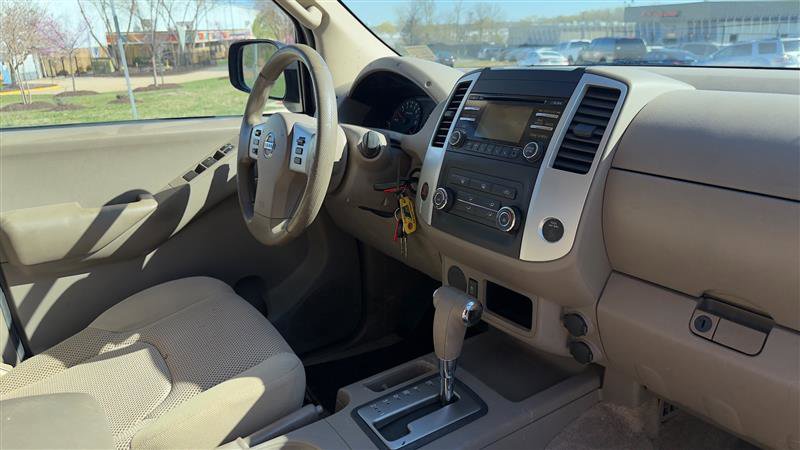 Used 2013 Nissan Frontier SV image 23