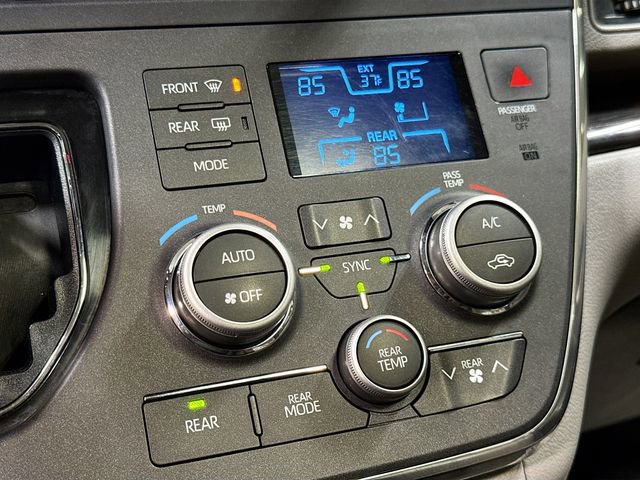 Used 2018 Toyota Sienna XLE image 17