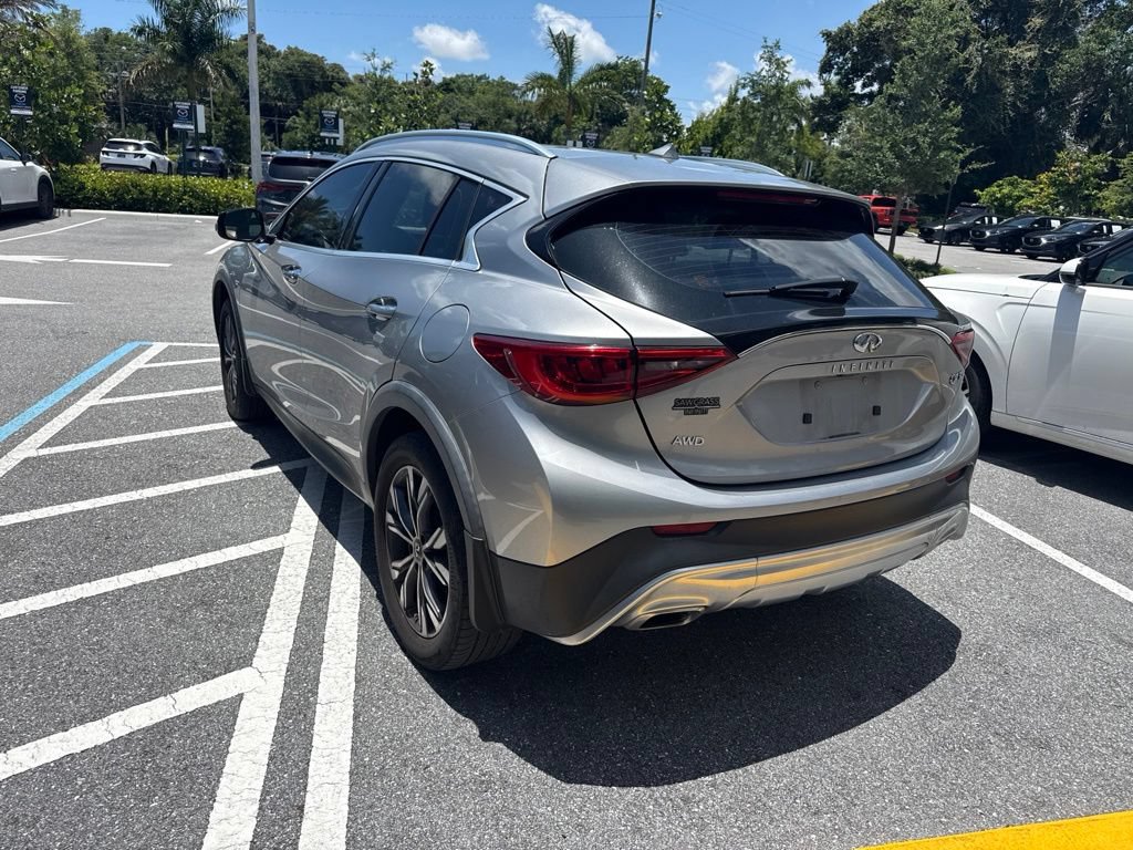 Used 2018 INFINITI QX30 Premium AWD/4WD image 7