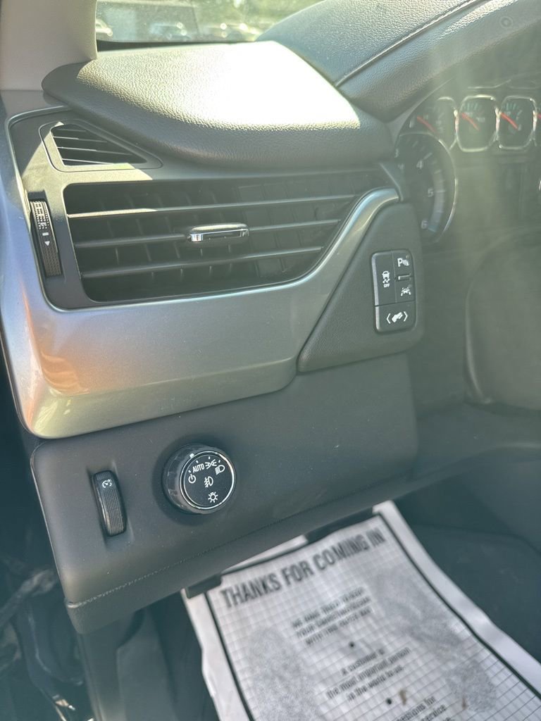 Used 2018 Chevrolet Suburban Premier image 11