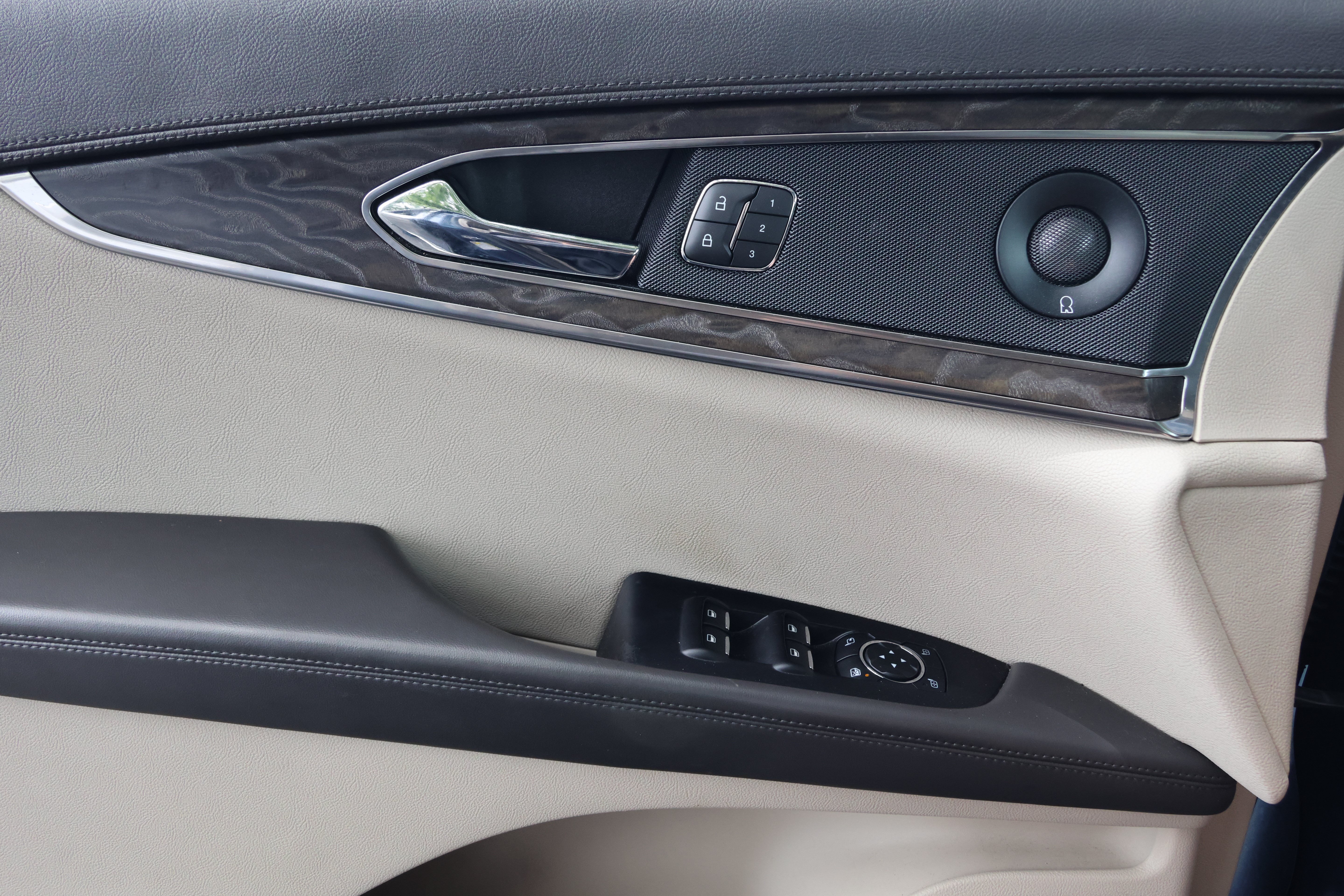 Used 2019 Lincoln Nautilus Select FWD image 12