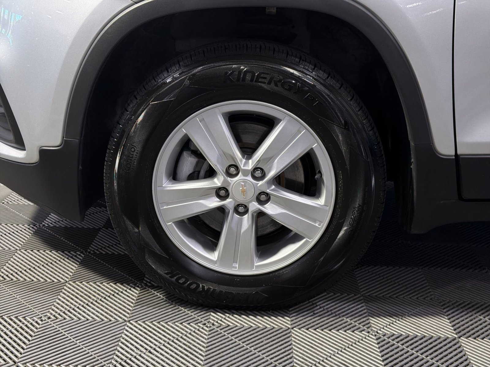 Used 2021 Chevrolet Trax LT AWD/4WD image 15