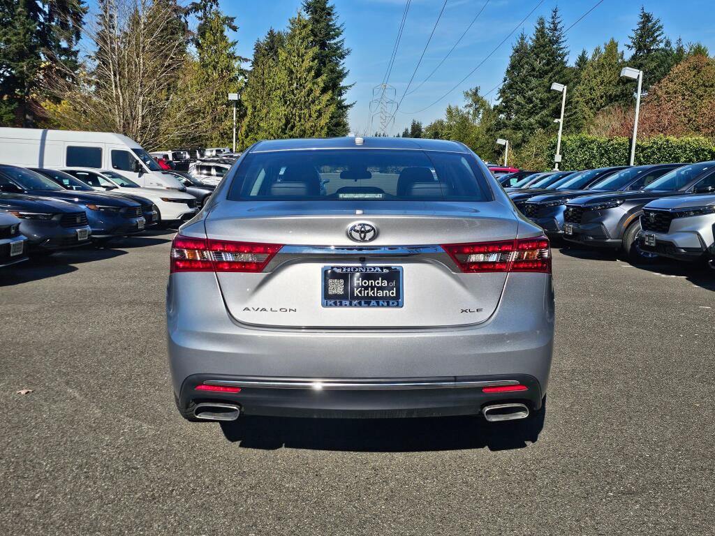 Used 2017 Toyota Avalon XLE w/ Carpet Mat Package FWD image 6