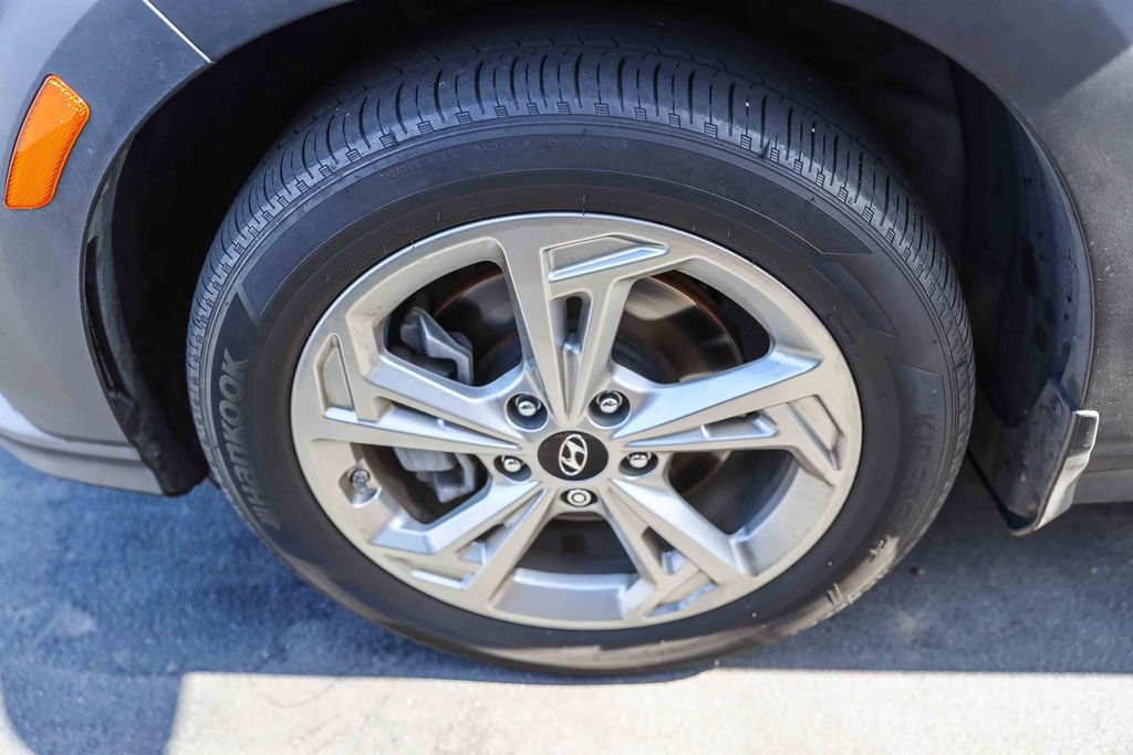 Used 2023 Hyundai Kona SEL AWD/4WD image 6