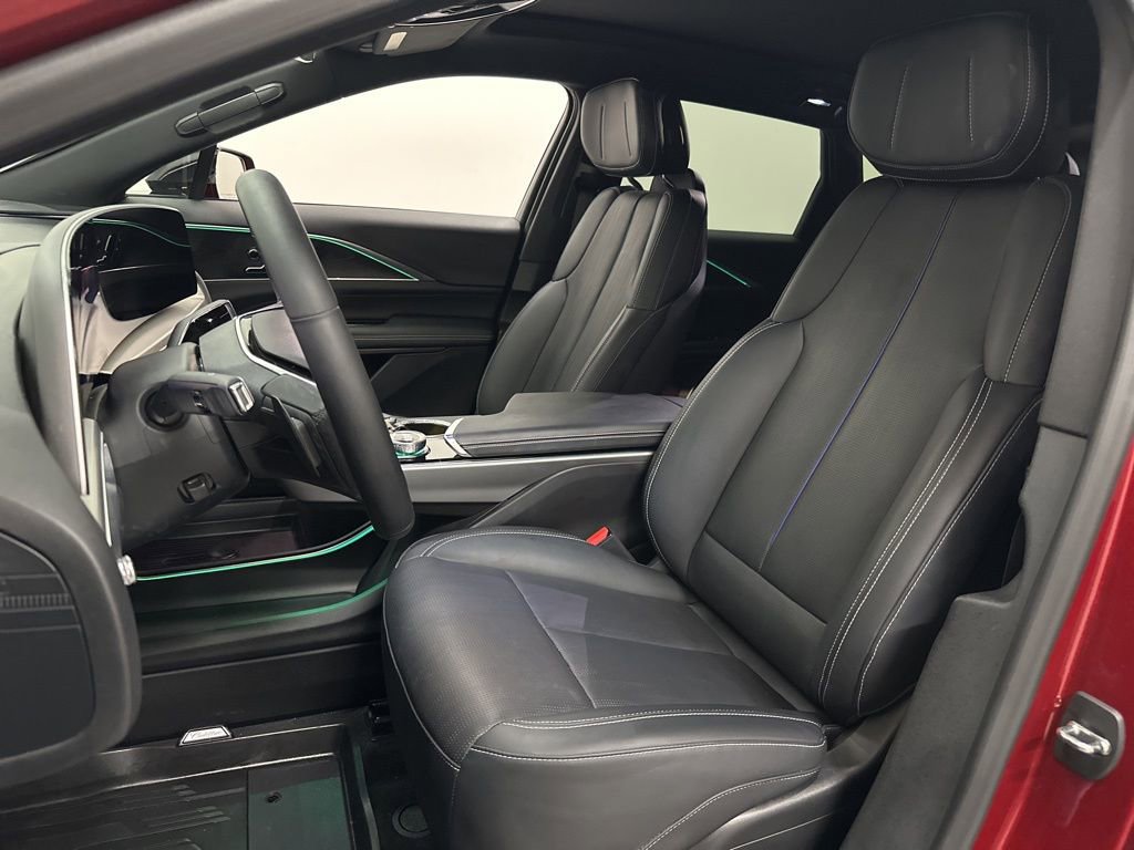 Used 2024 Cadillac Lyriq Luxury w/ LPO, Floor Liner Package image 27