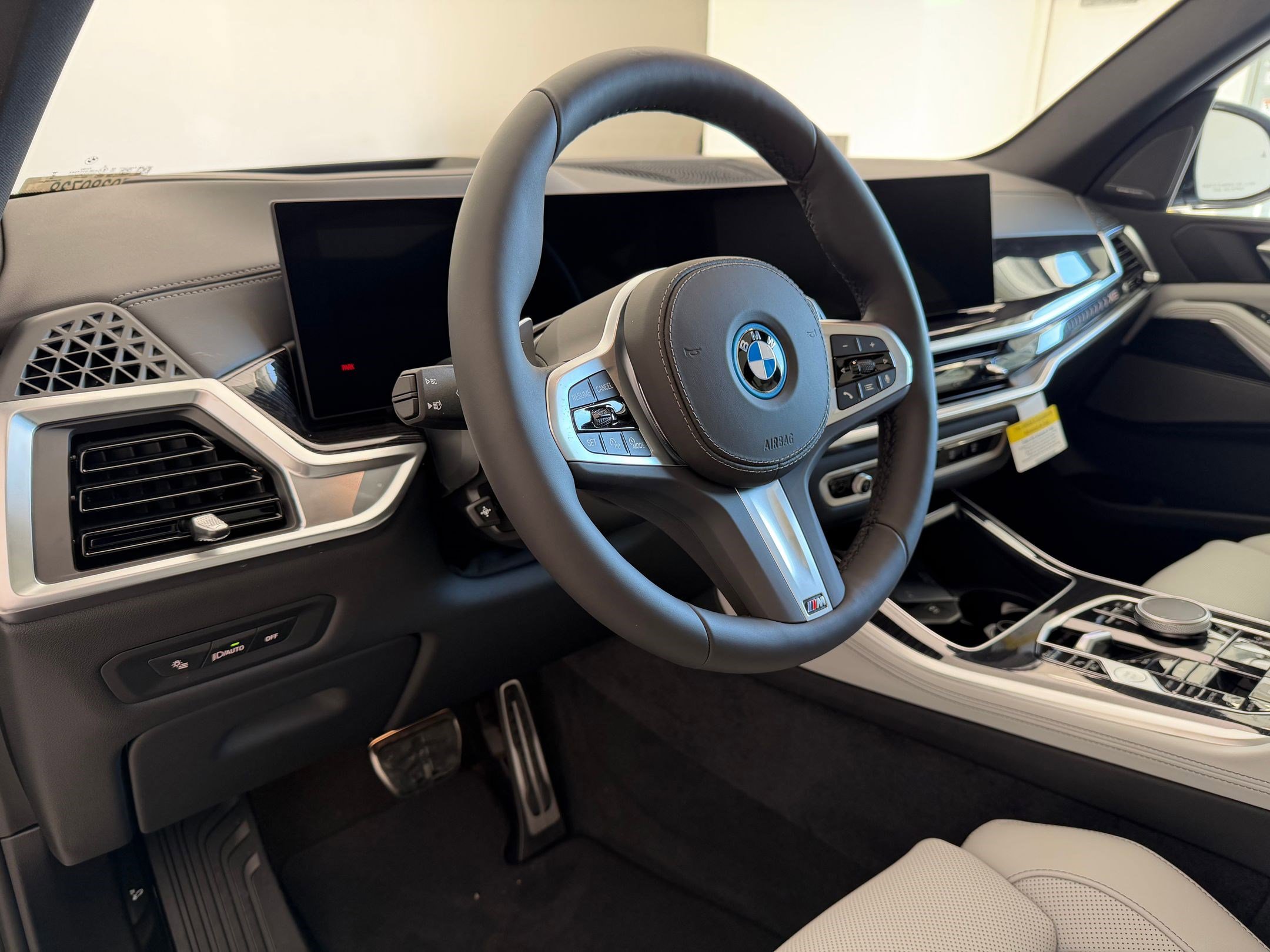 New 2026 BMW X5 xDrive50e w/ M Sport Package image 4