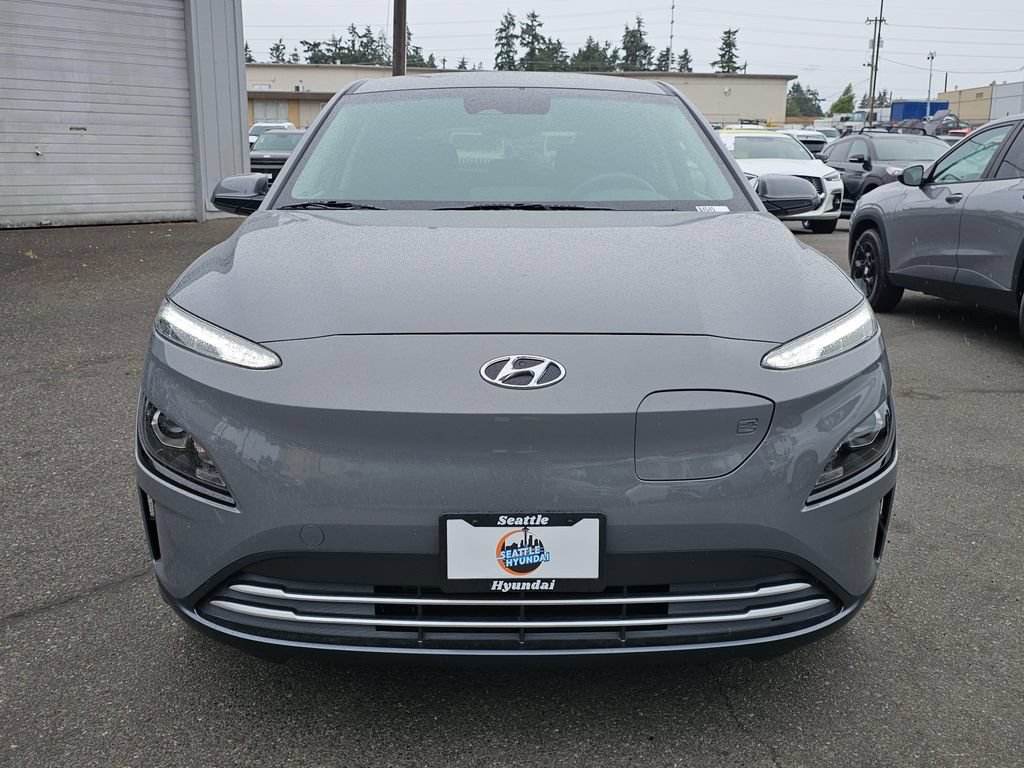 Used 2023 Hyundai Kona SE FWD image 2