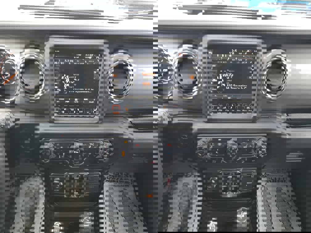 Used 2020 Jeep Wrangler Unlimited Sahara image 21