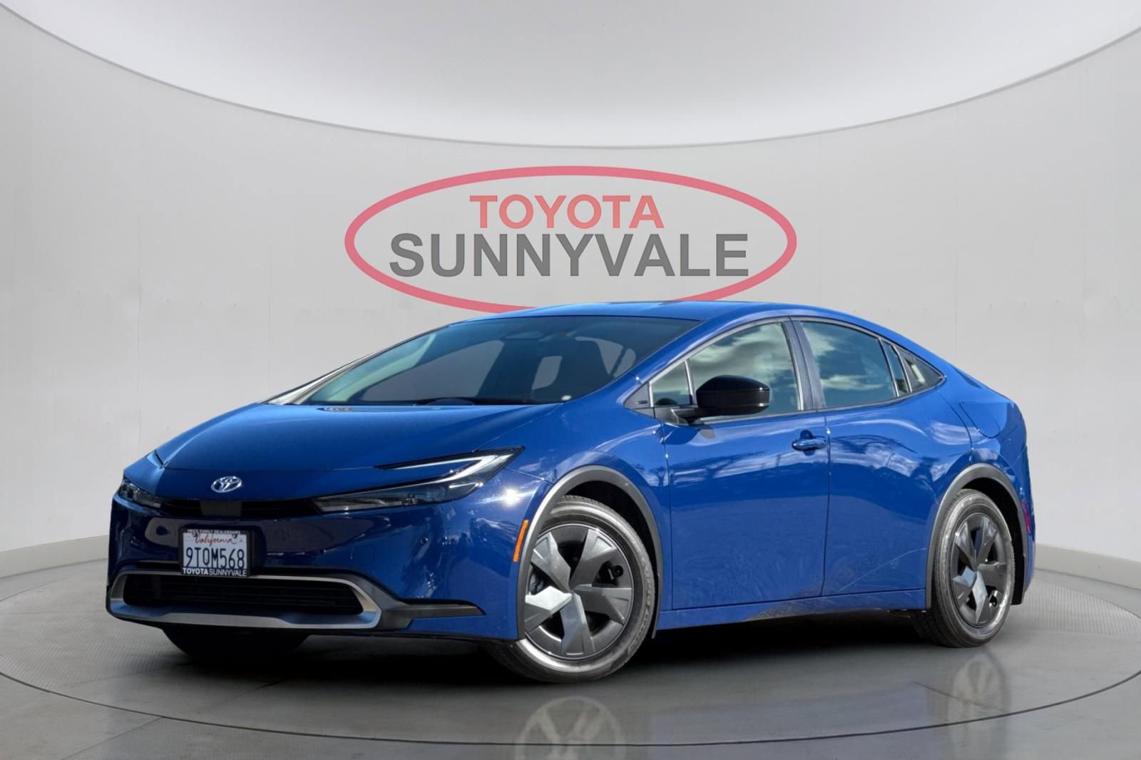 Used 2025 Toyota Prius Plug-In Hybrid video 2