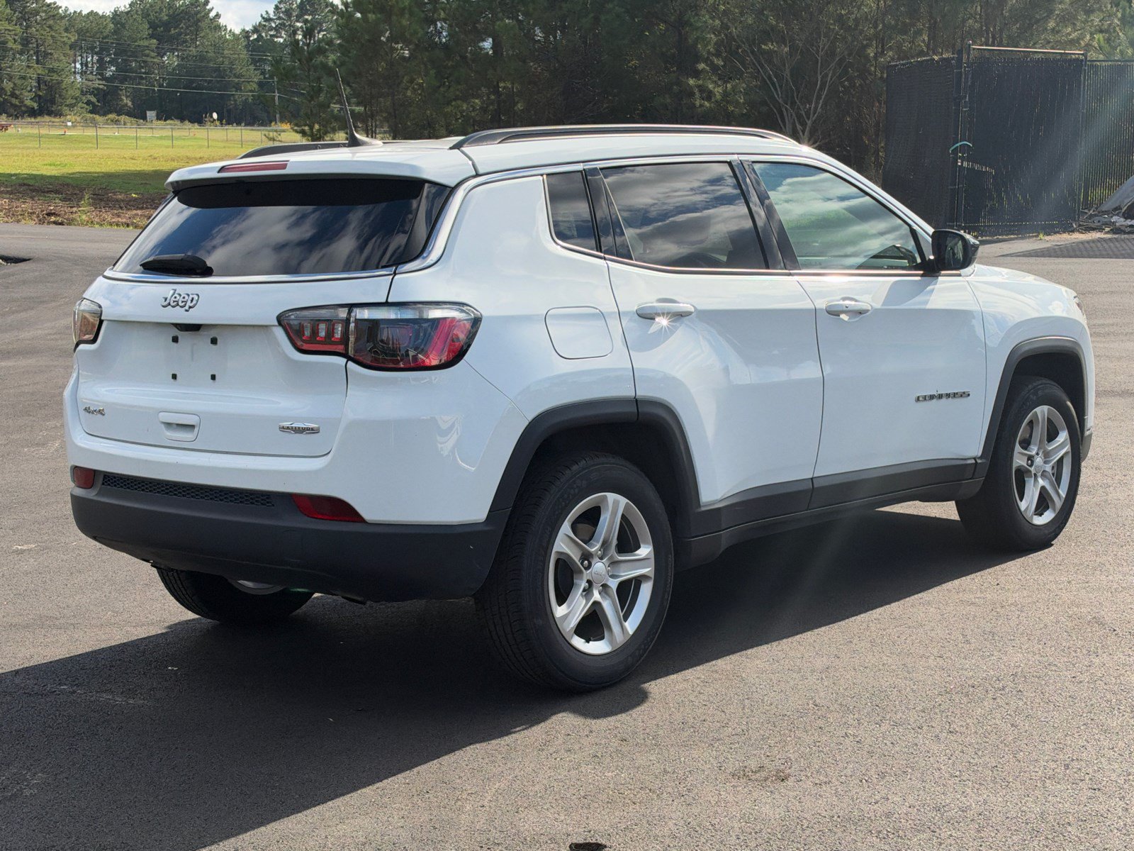 Used 2024 Jeep Compass Latitude AWD/4WD image 5