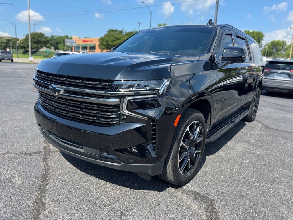 Used 2022 Chevrolet Suburban RST w/ Luxury Package AWD/4WD image 6