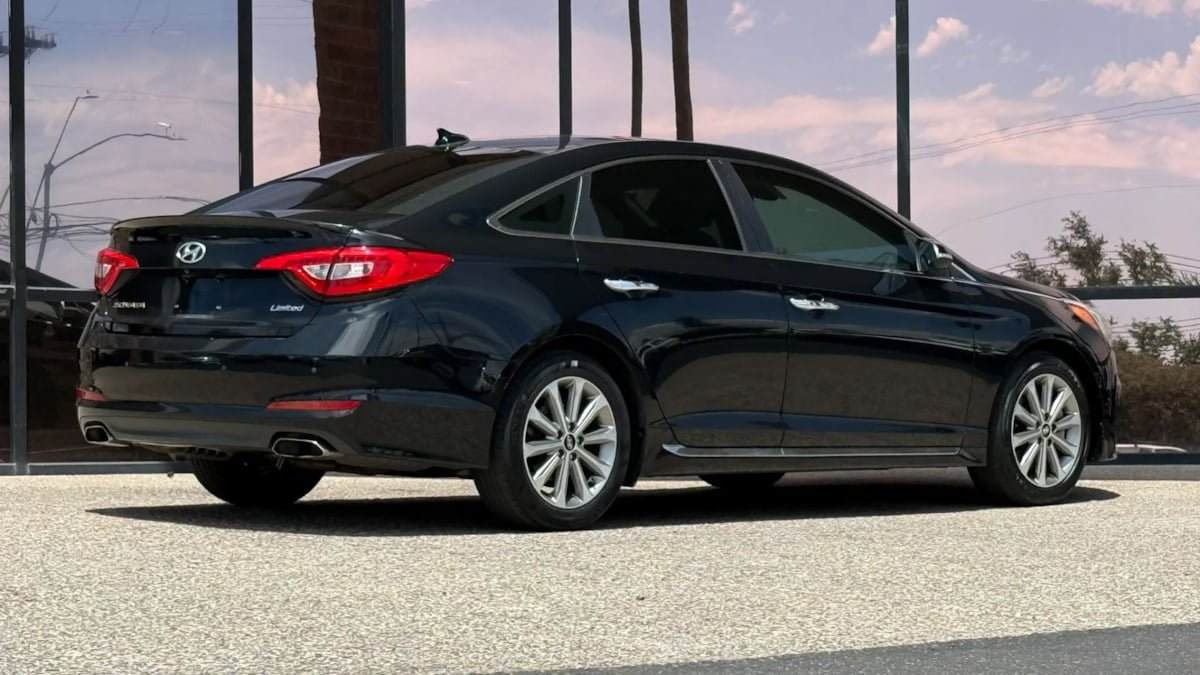 Used 2017 Hyundai Sonata Limited w/ Ultimate Package 04 FWD image 12