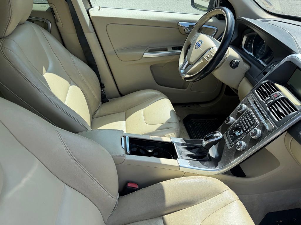 Used 2016 Volvo XC60 T6 w/ Proximity Package image 17