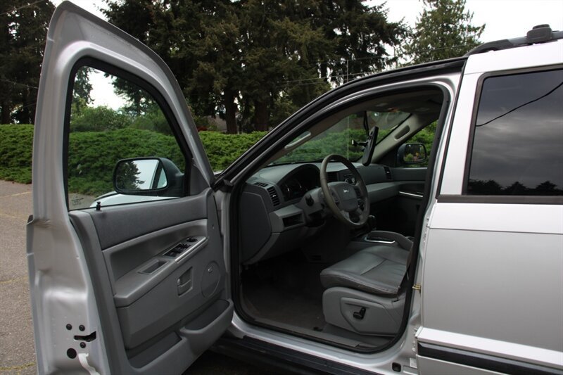 Used 2007 Jeep Grand Cherokee Laredo RWD image 5