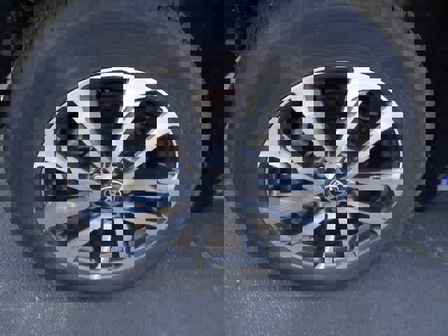 Used 2023 Toyota Corolla Cross XLE image 13