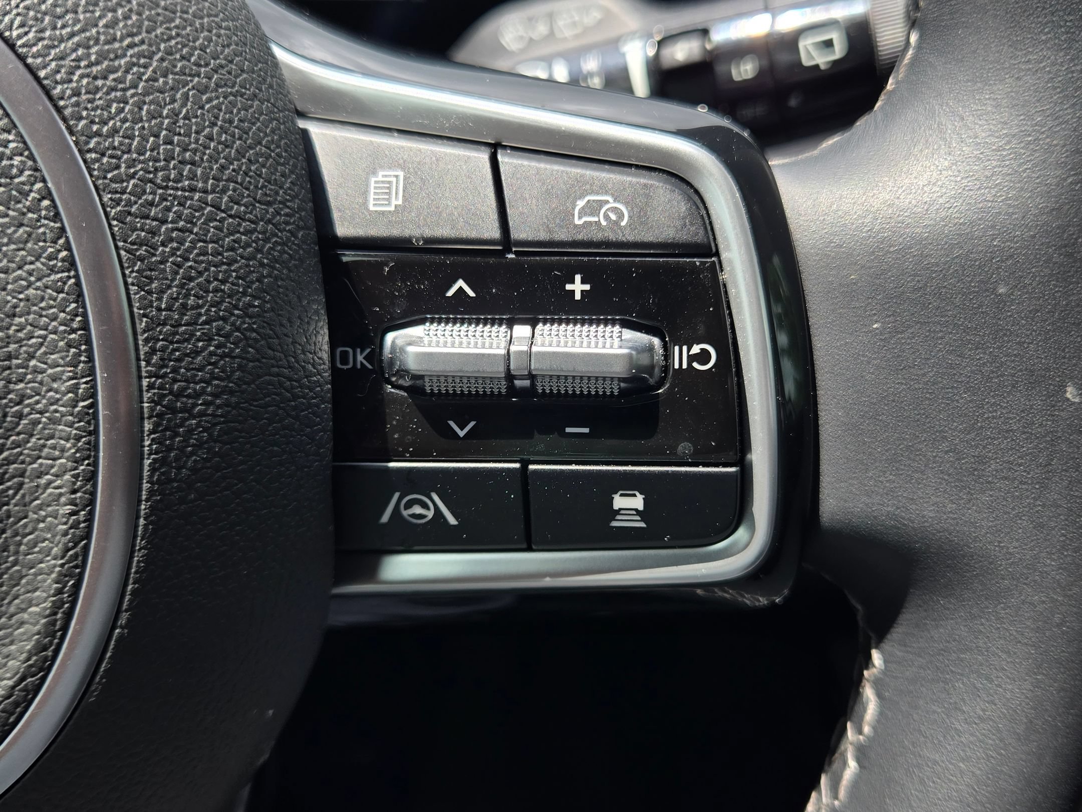 Used 2025 Kia Sorento EX w/ Panoramic Sunroof Package FWD image 24