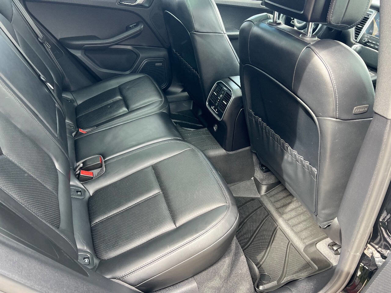 Used 2018 Porsche Macan image 19