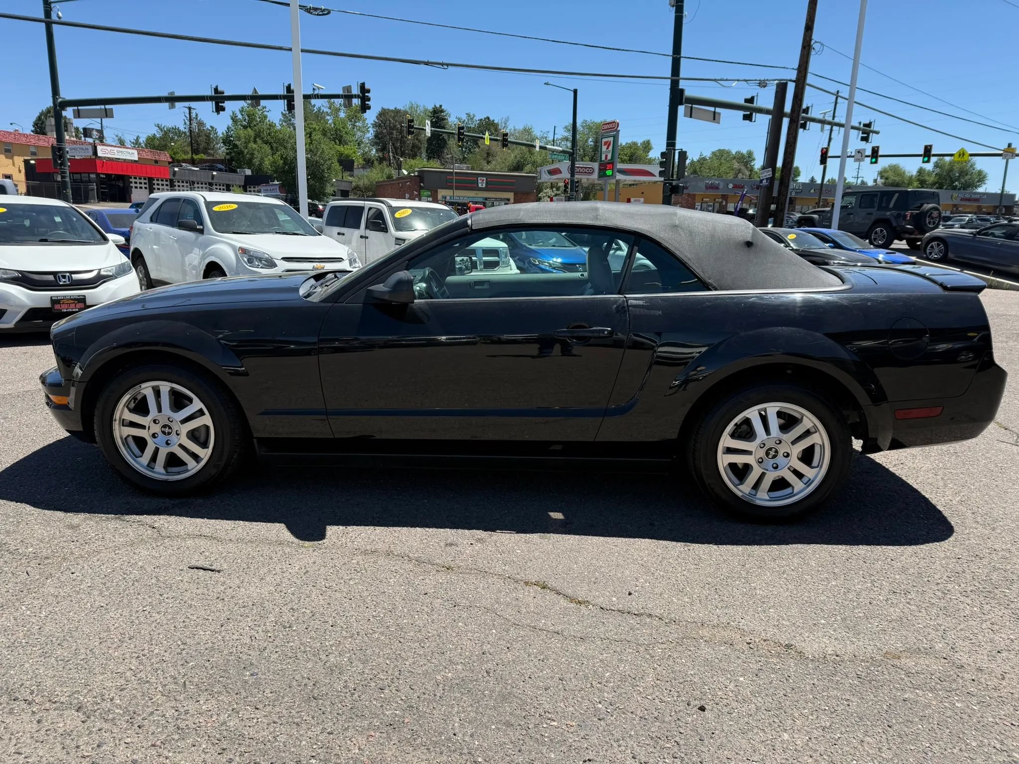 Used 2007 Ford Mustang Convertible RWD image 5