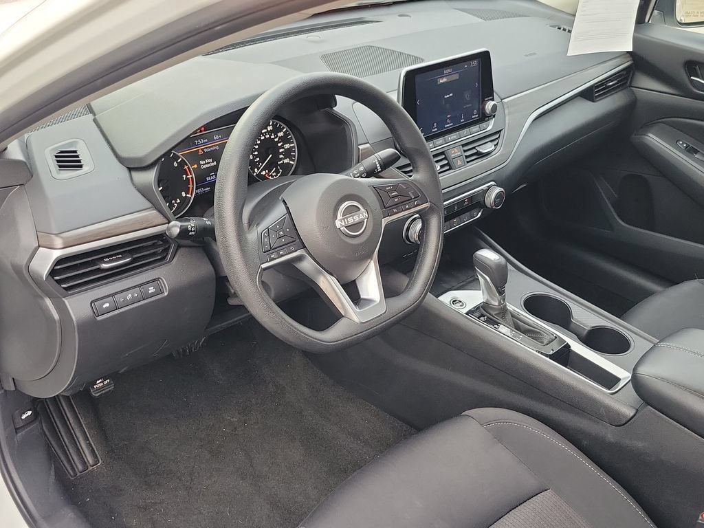 Used 2025 Nissan Altima 2.5 SV FWD image 15