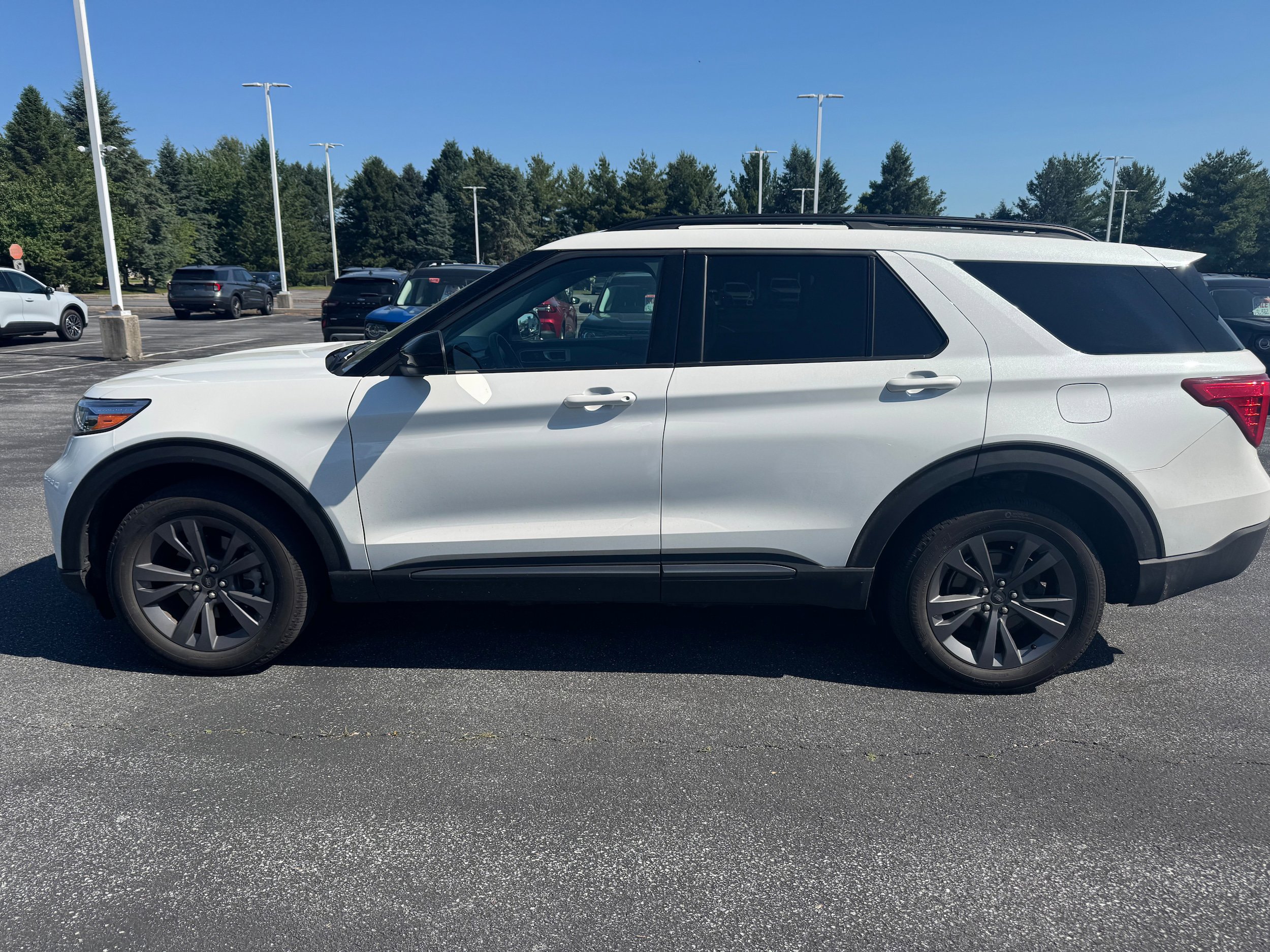Used 2023 Ford Explorer XLT w/ Equipment Group 202A AWD/4WD image 2